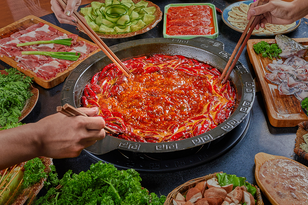 成都火锅底料煮开后示样